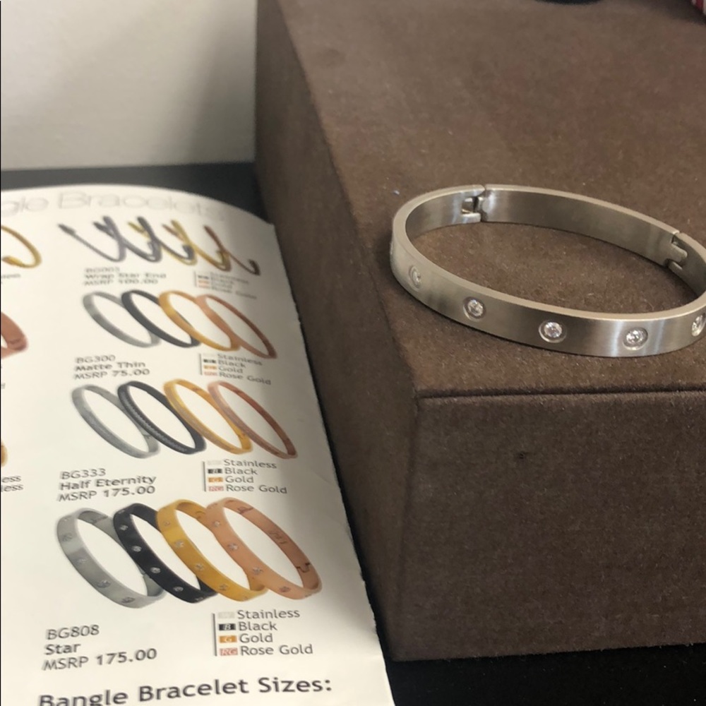 B.tiff bangle bracelet